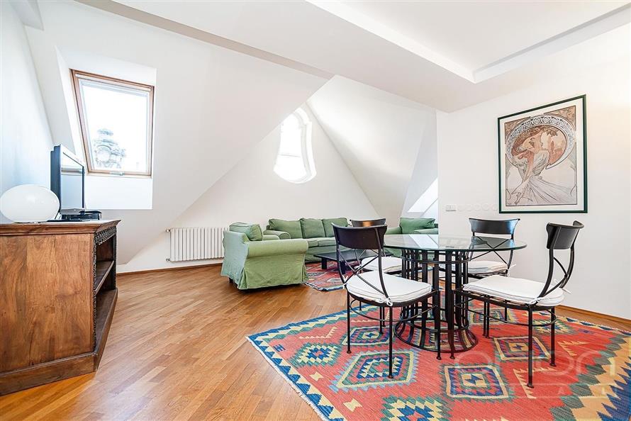 Mezonetový byt na pronájem: Praha 2 - Nové Město, Odborů