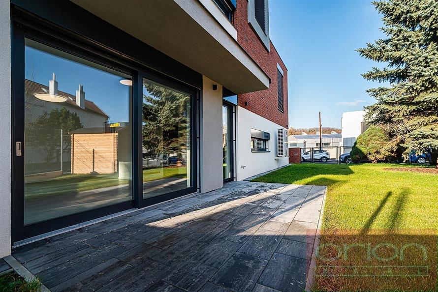 Pronájem luxusního rodinného domu: Praha 5 - Jinonice, Na Hutmance