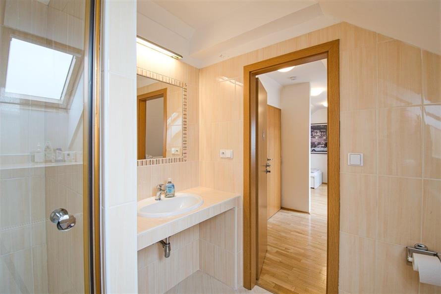 koupelna podkrovi.jpg