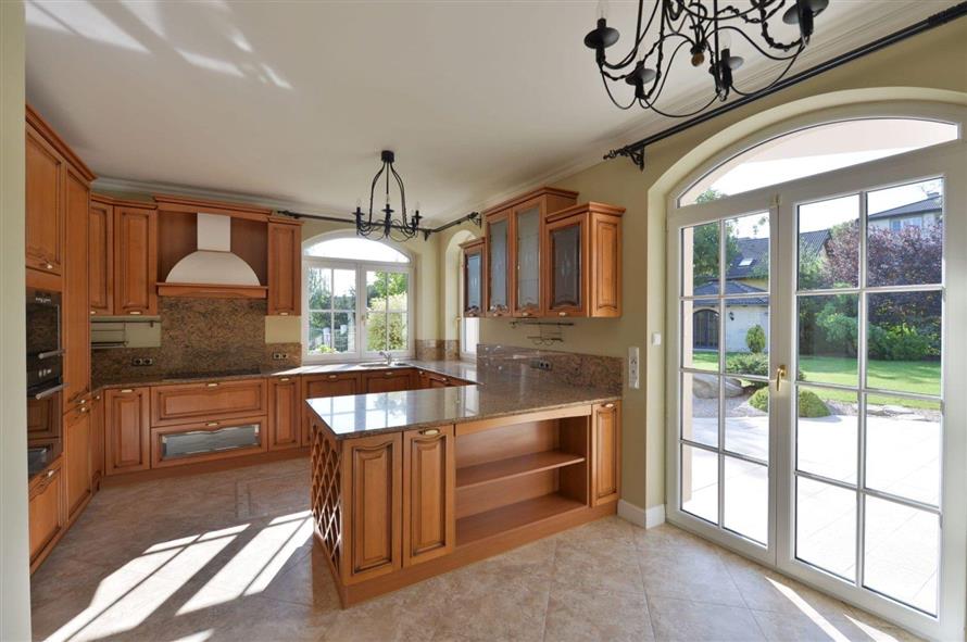 Pronájem luxusní vily s bazénem: Praha 6 - Nebušice, Spojová