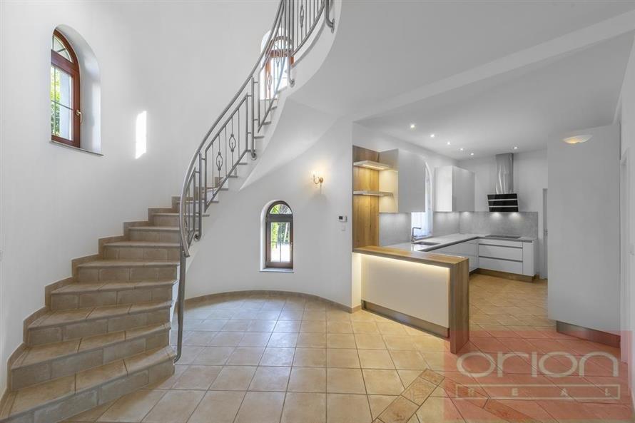 Pronájem domu se zahradou a bazénem: Praha 6 - Nebušice, Nebušická