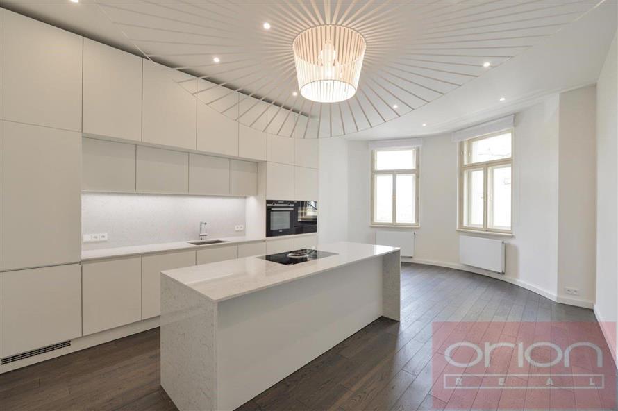Luxury apartment with balcony for rent: Praha 3 - Vinohrady, Laubova