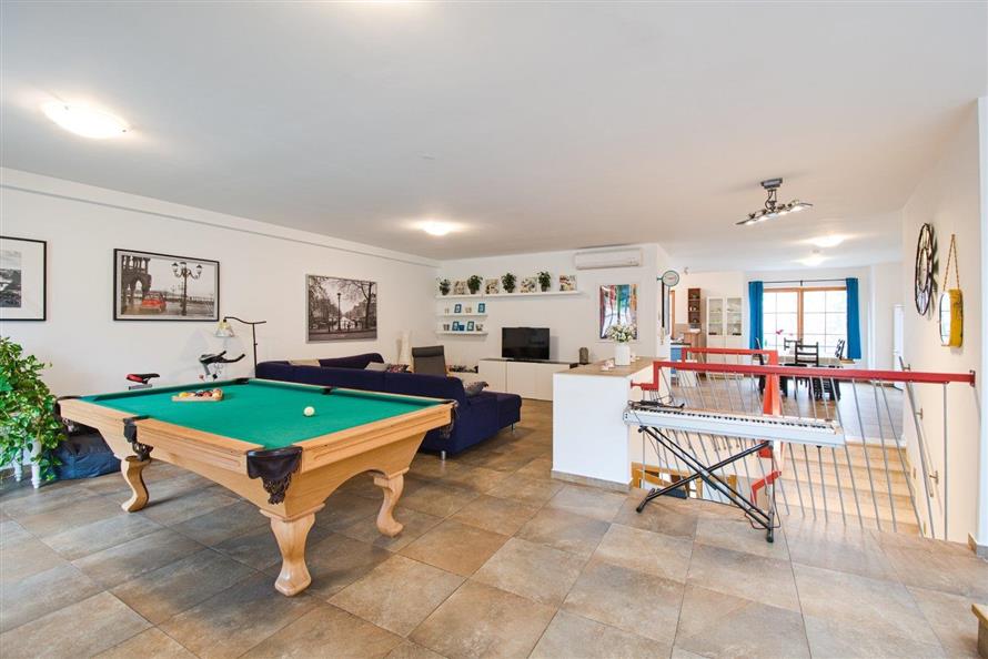 Family house with garden for rent: Praha 6 - Střešovice, Nad hradním vodojemem