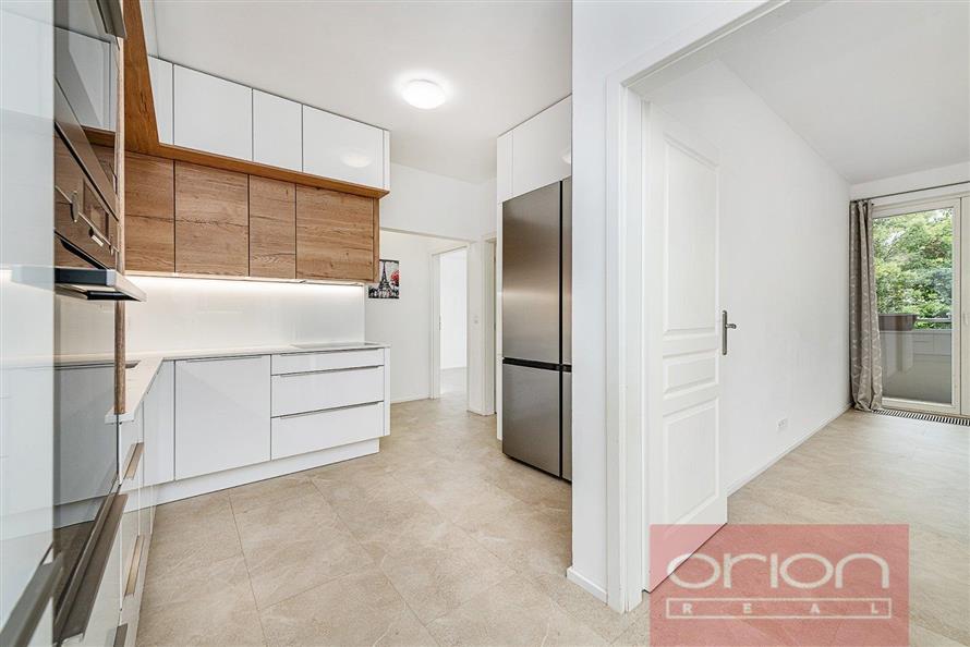 Four bedroom apartment with balcony for sale: Praha 5 - Smíchov, Podbělohorská