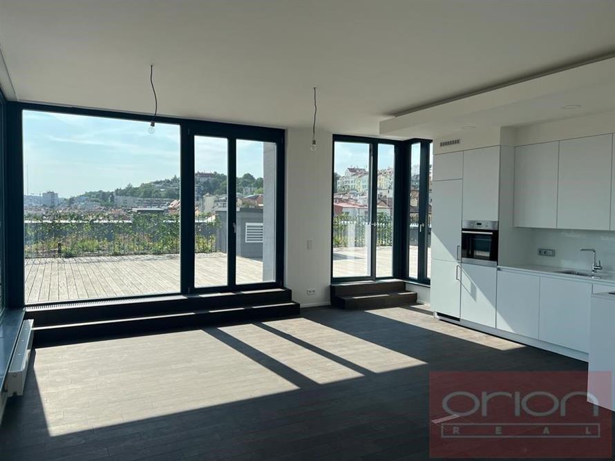 Pronájem moderního bytu s terasou: Praha 5 - Smíchov, Grafická