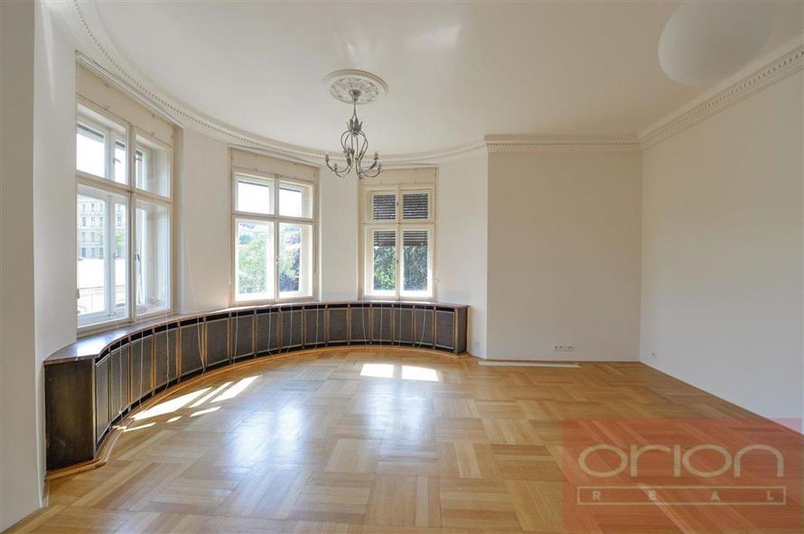 Pronájem luxusního bytu: Praha 6 - Hradčany, Na Valech