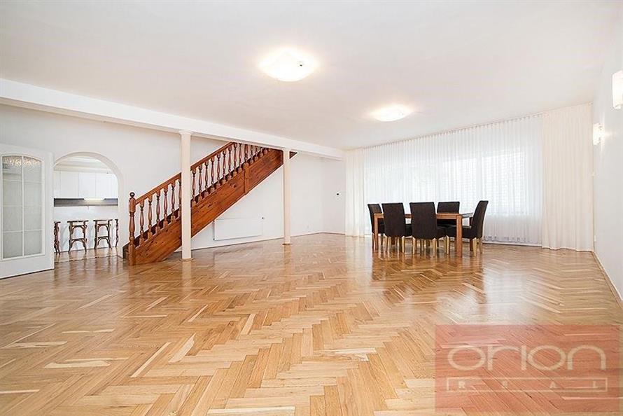 Pronájem rodinného domu se zahradou: Praha 6 - Břevnov, Slezanů