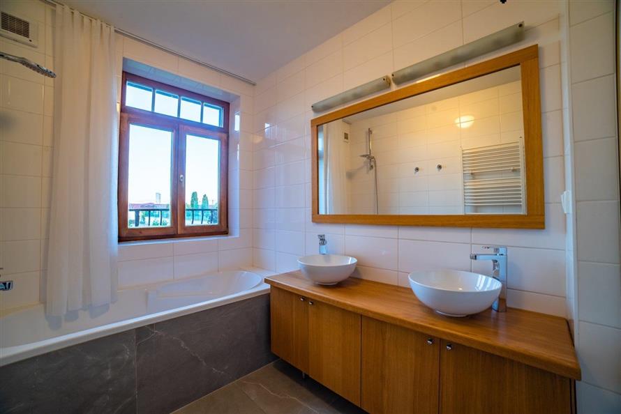 10 Maly Dvur master bath.jpg