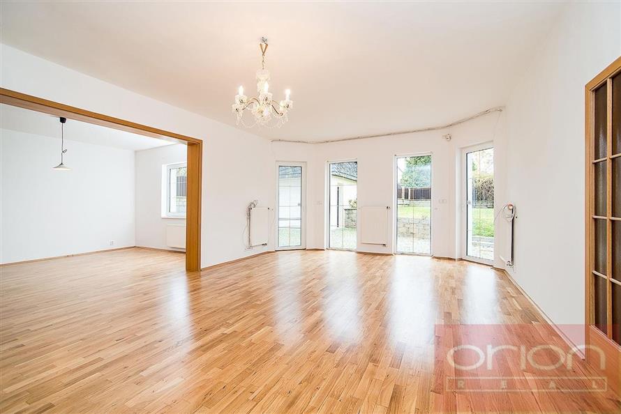 Pronájem rodinného domu se zahradou: Praha 6 - Nebušice, Ke Strži