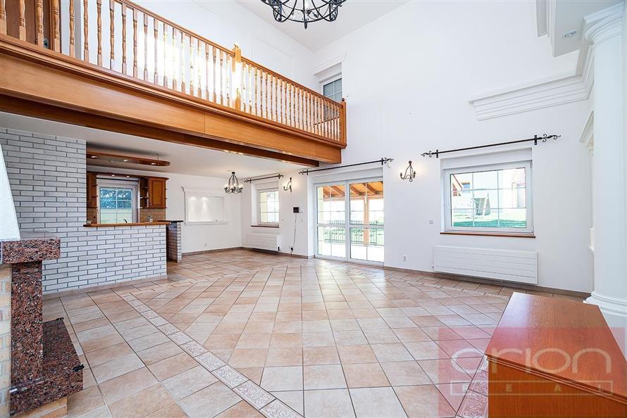 Pronájem rodinného domu se zahradou a terasou: Praha 5 - Řeporyje, Draženovská