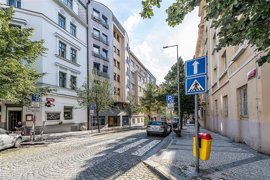 Pronájem garážového stání: Praha 2- Vinohrady, Záhřebská