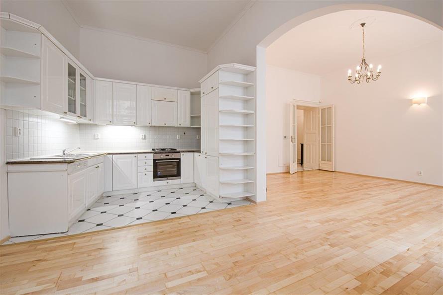 Apartment with balcony for rent: Praha 2 - Vinohrady, Italská