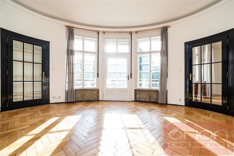 Apartment with terrace and garden for rent: Praha 6 - Střešovice, Slunná