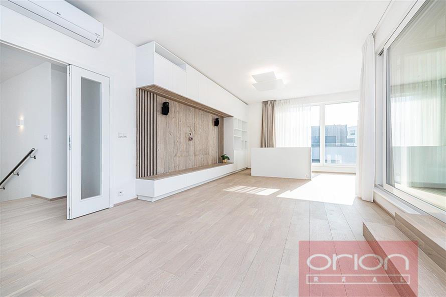 Contemporary one bedroom penthouse for sale: Skálové, Praha 4 - Braník