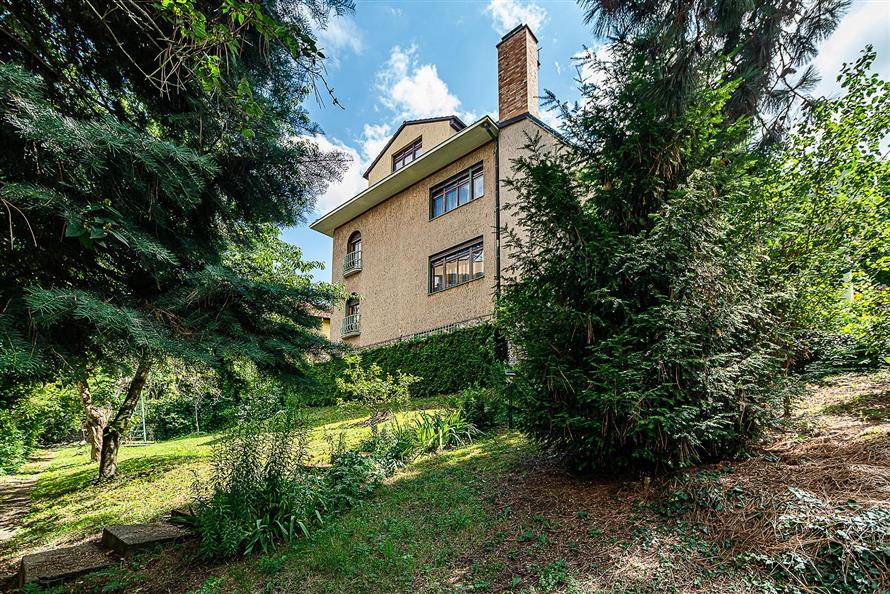 For sale : Villa with garden and swimming pool : Praha 4- Podolí, Vápencová